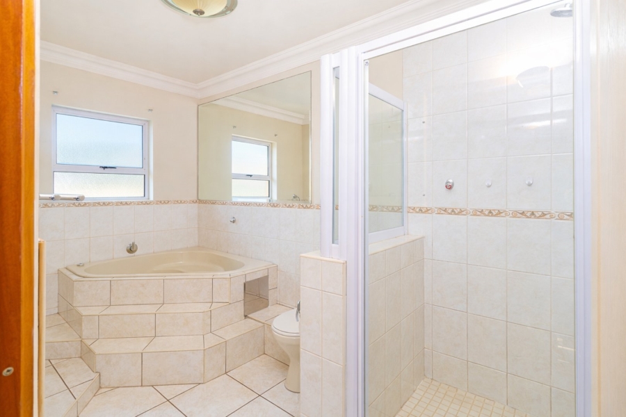 5 Bedroom Property for Sale in Caribbean Beach Club North West